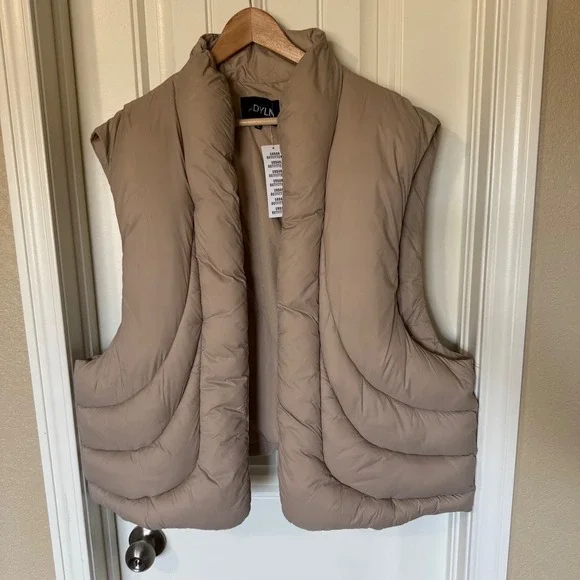 BY DYLN Puffer Vest Tan Quilted Collarless Sleeveless Women's Size L NWT - Picture 2 of 8